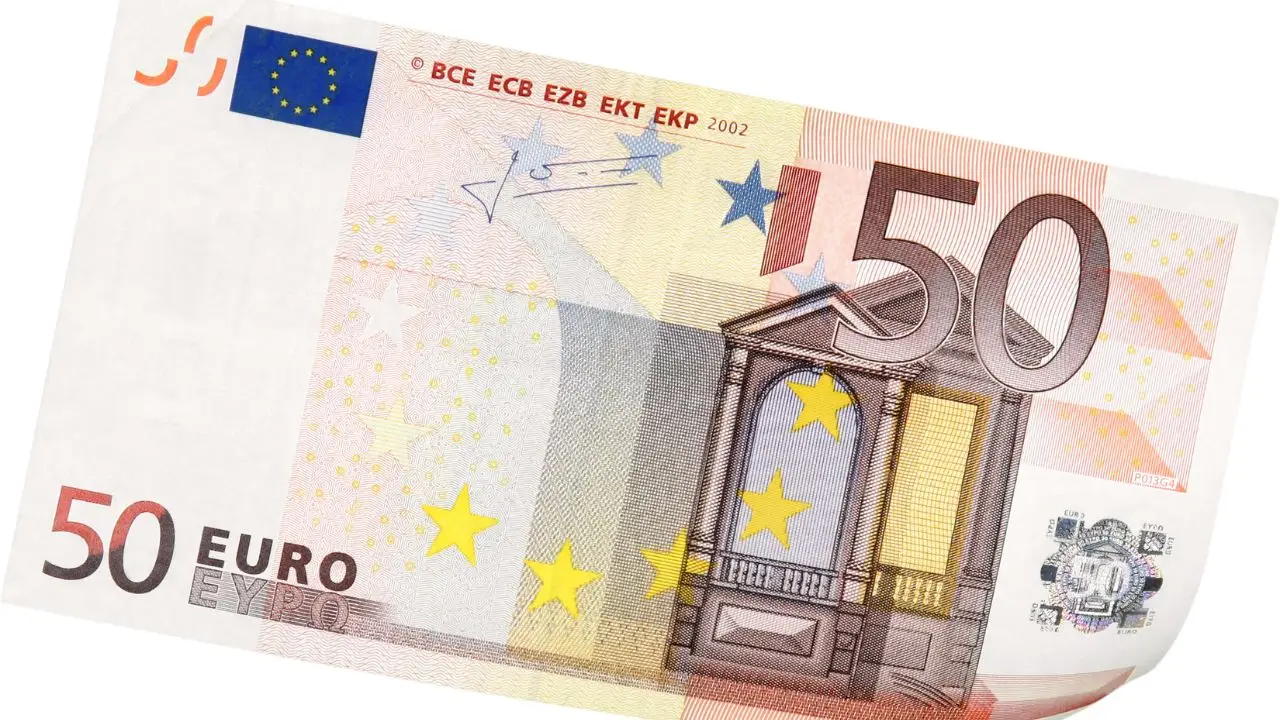 Come capire se una banconota da 50 euro è rara: i dettagli da controllare subito Come capire se una banconota da 50 euro è rara: i dettagli da controllare subito