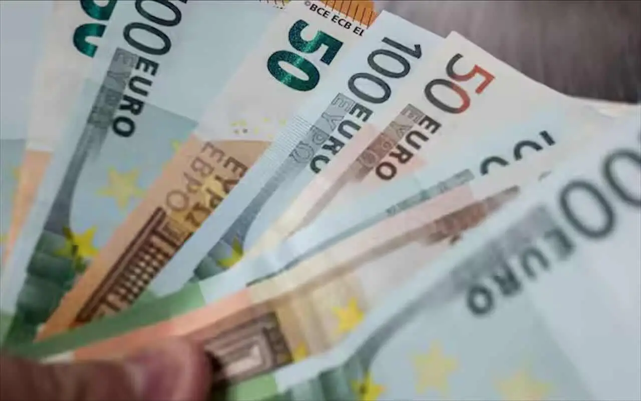 Carte di credito con canone nascosto: ecco cosa controllare nei contratti Carte di credito con canone nascosto: ecco cosa controllare nei contratti