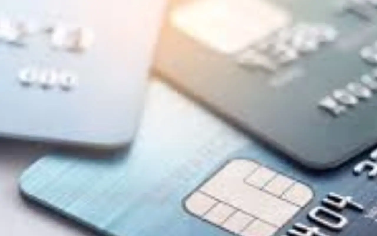 Carte di credito con canone nascosto: ecco cosa controllare nei contratti Carte di credito con canone nascosto: ecco cosa controllare nei contratti