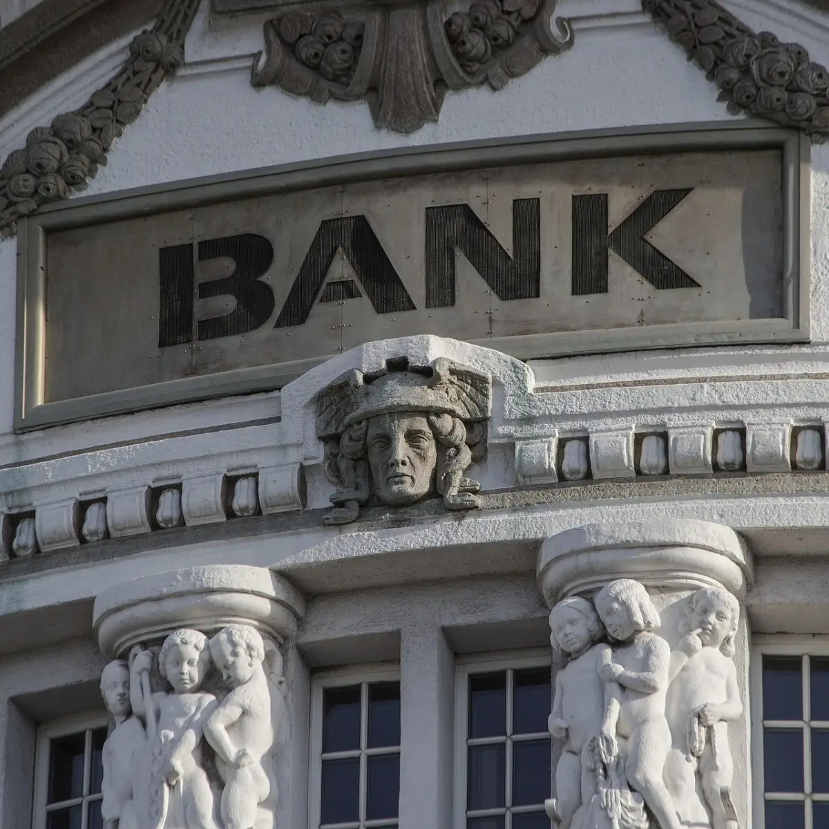 Cosa succede se ricevi un bonifico sospetto: le verifiche della banca e del Fisco Cosa succede se ricevi un bonifico sospetto: le verifiche della banca e del Fisco