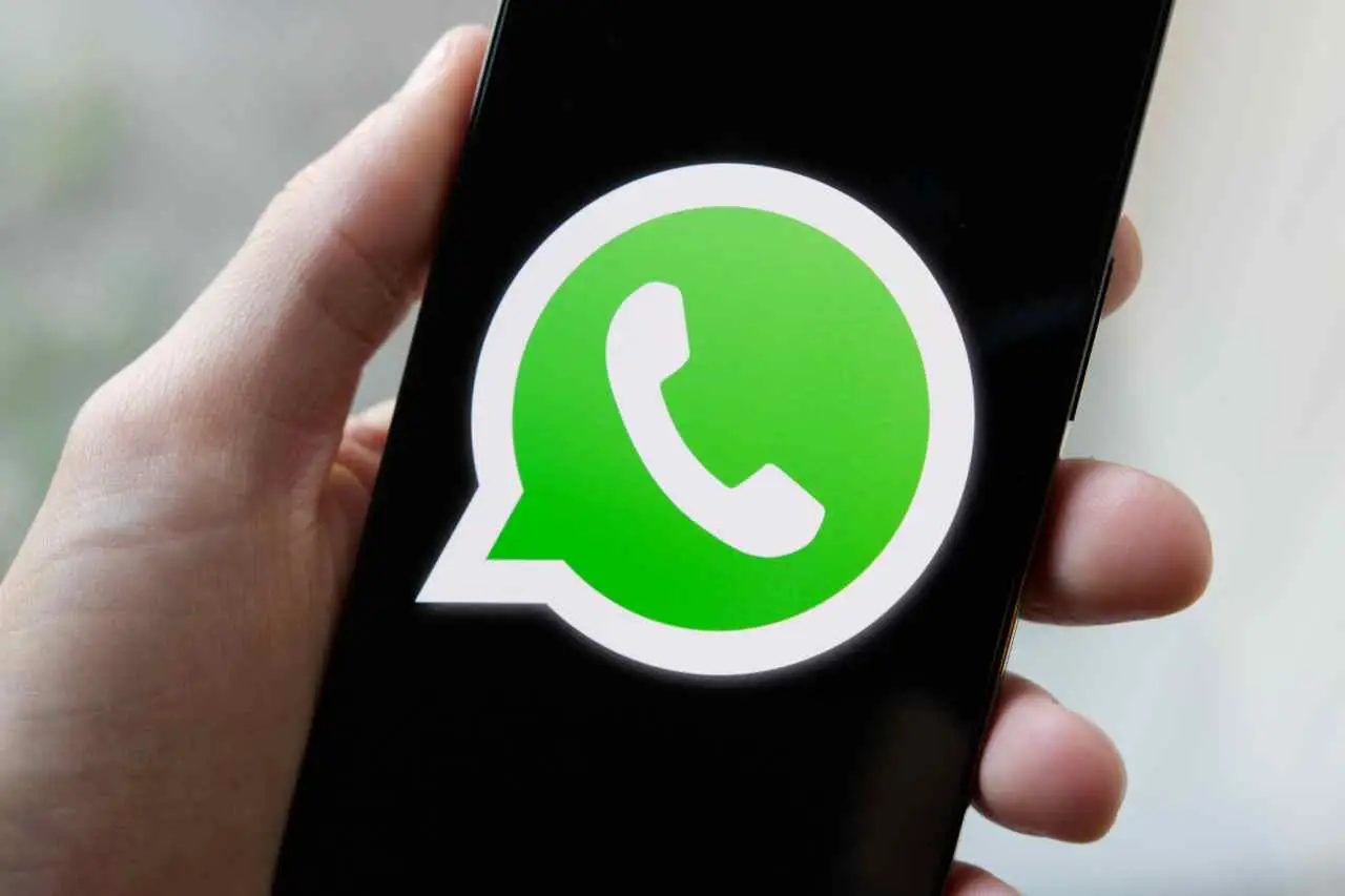 Meta AI e WhatsApp: perché disattivarlo? Ecco la guida Meta AI e WhatsApp: perché disattivarlo? Ecco la guida