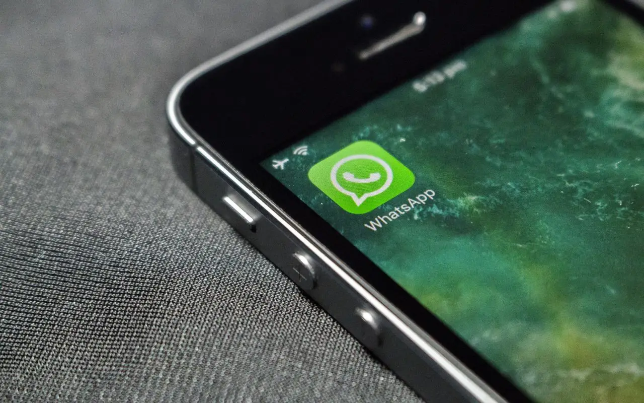 Meta AI e WhatsApp: perché disattivarlo? Ecco la guida Meta AI e WhatsApp: perché disattivarlo? Ecco la guida