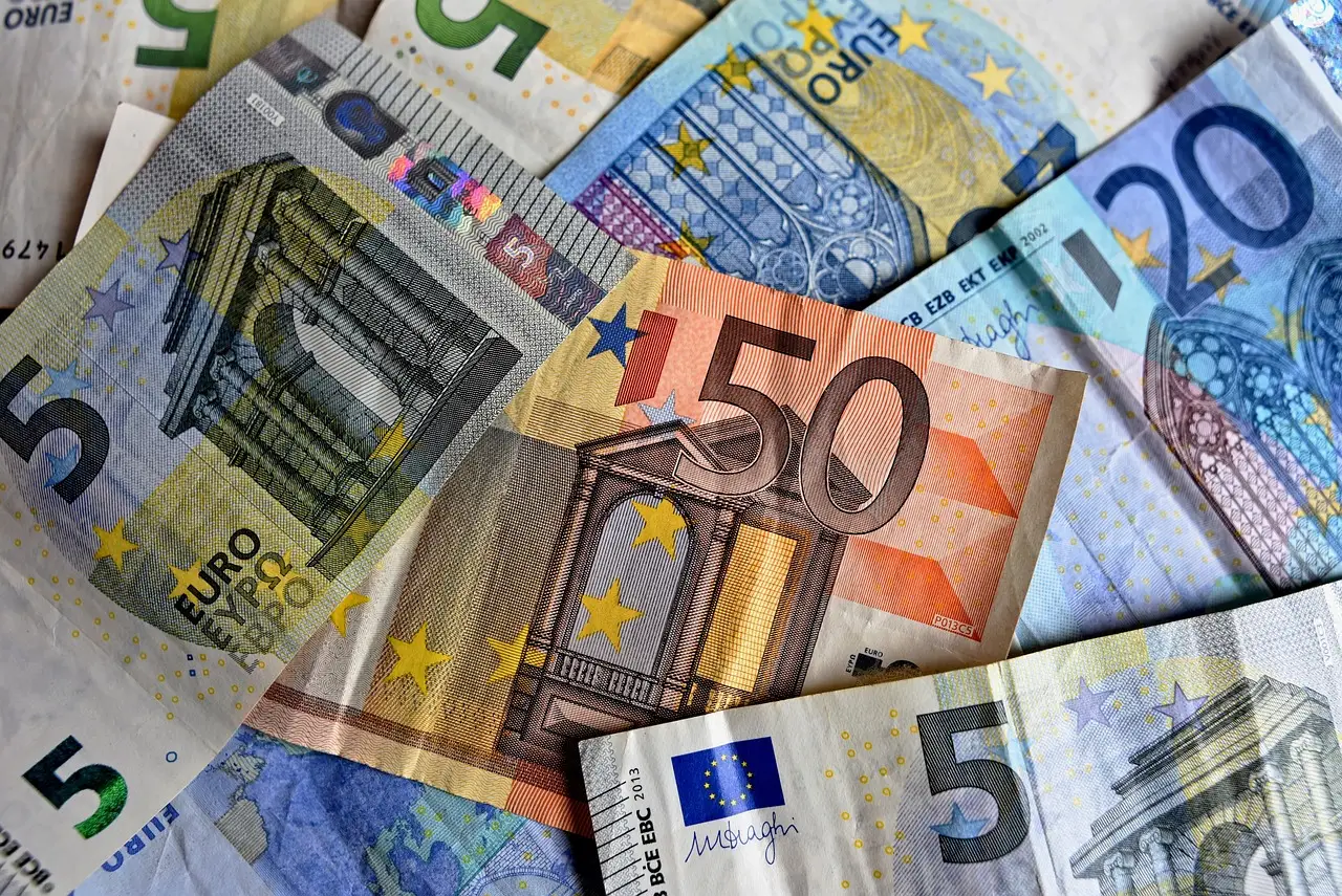 Attenzione a queste nuove regole sui bonifici esteri: cosa cambia per chi riceve soldi dall’estero secondo l’Agenzia delle Entrate Attenzione a queste nuove regole sui bonifici esteri: cosa cambia per chi riceve soldi dall’estero secondo l’Agenzia delle Entrate