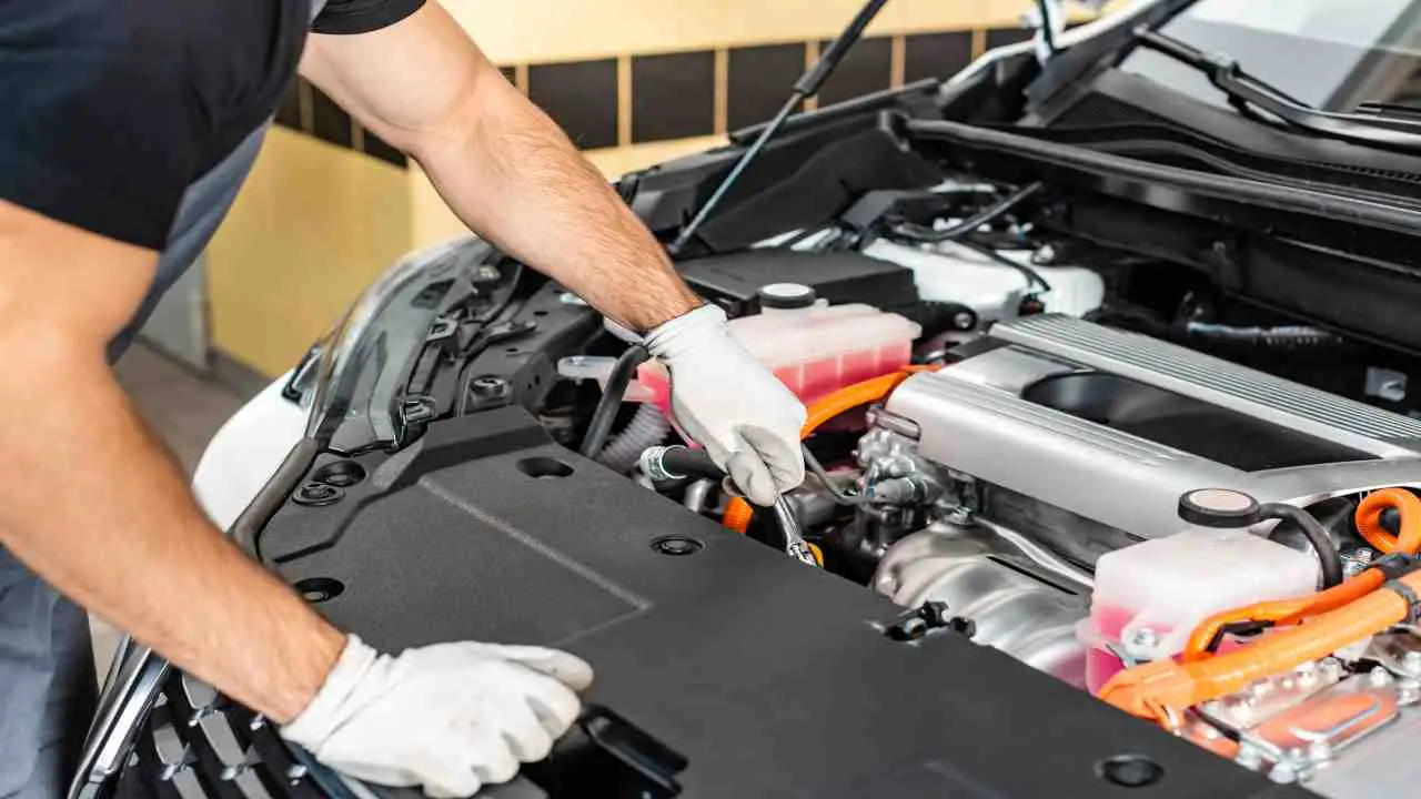 Come prenotare la revisione auto over 70 senza errori: i controlli chiave spiegati dalla Motorizzazione Come prenotare la revisione auto over 70 senza errori: i controlli chiave spiegati dalla Motorizzazione