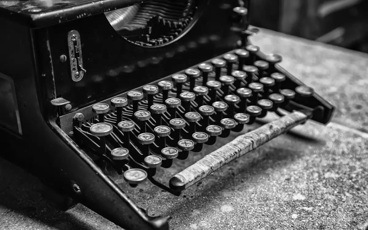 Scopri i 4 dettagli che rendono preziosa una vecchia macchina da scrivere secondo gli antiquari Scopri i 4 dettagli che rendono preziosa una vecchia macchina da scrivere secondo gli antiquari