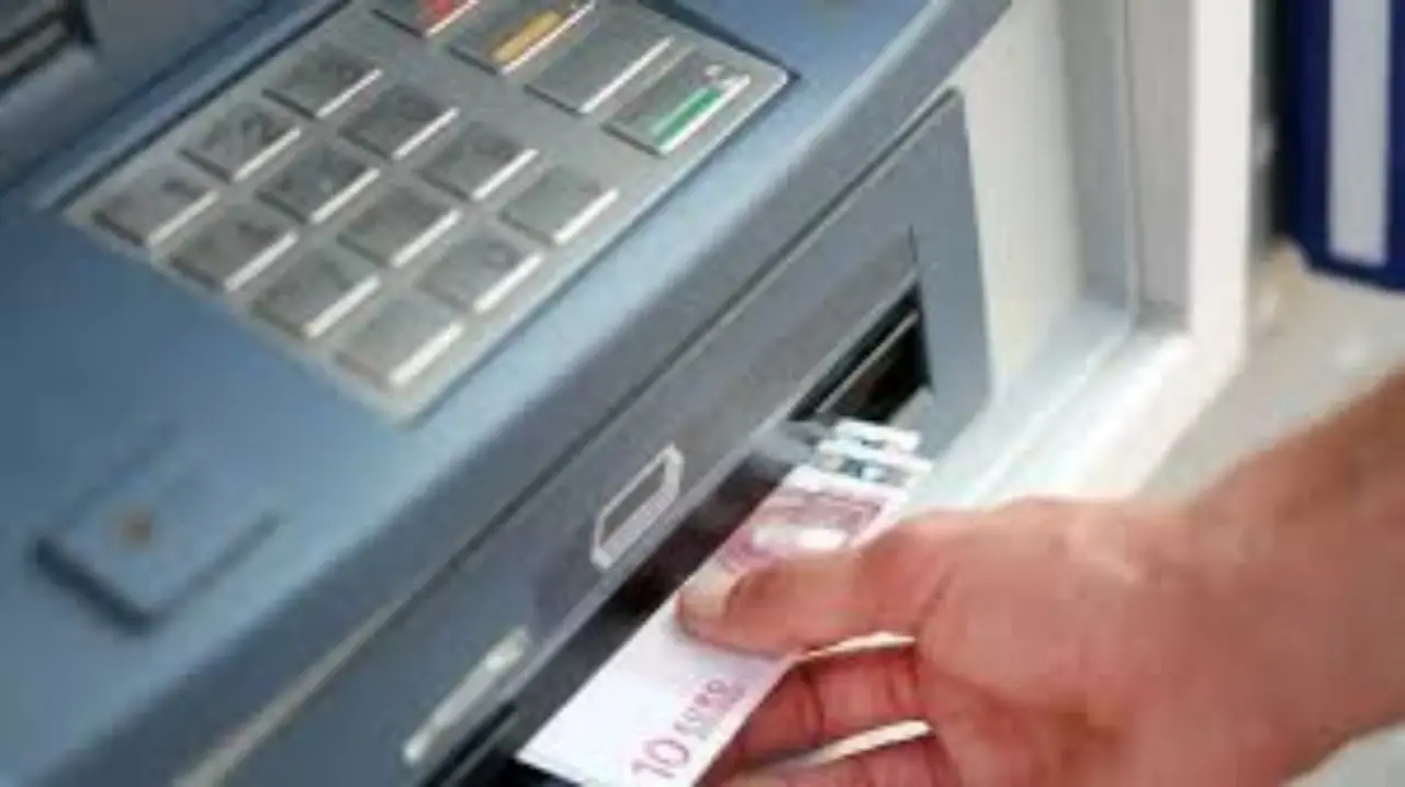 Cosa succede se versi più di 3000 euro in contanti sul conto: le nuove regole spiegate dagli esperti del settore Cosa succede se versi più di 3000 euro in contanti sul conto: le nuove regole spiegate dagli esperti del settore